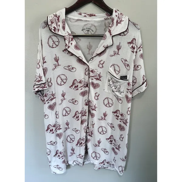 Lainey Wilson‎ Peace, Love, and Cowboys Bell Bottom Western Print PJ Set Size L - Image 2