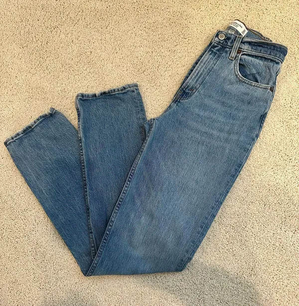Abercrombie 90’s Straight Ultra High Rise Curve Love Jeans - Image 3
