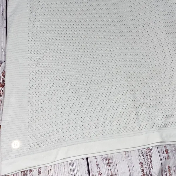 Lululemon athletic top - Image 3