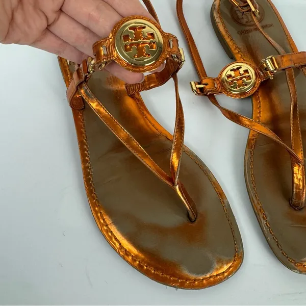 Tory Burch Ali Metallic Orange Sandals Sz 8 Strappy Logo Thong Flats - Image 5