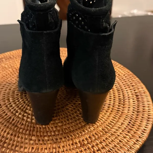 Crown Vintage Black Suede Ankle‎ Booties Size 7 - Image 5