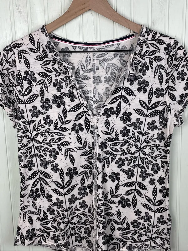 Anthropologie Press Relief Pilcro Spliced-Neck Tee Size Small Black White Floral - Image 11