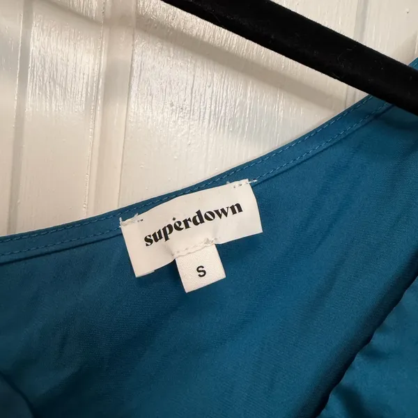 Superdown Rayna One‎ Sleeve Top Size Small - Image 4