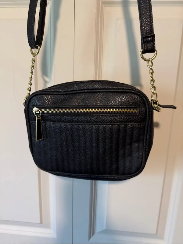 Black Quilted Crossbody Shoulder Bag - Women - Image 2