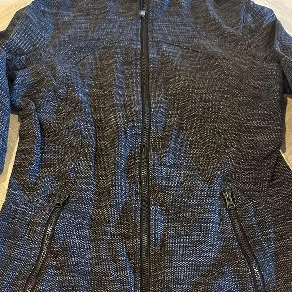 Lululemon Women’s Black and Gray Zip-Up Jacket/Sweatshirt - Size 6 - Image 3