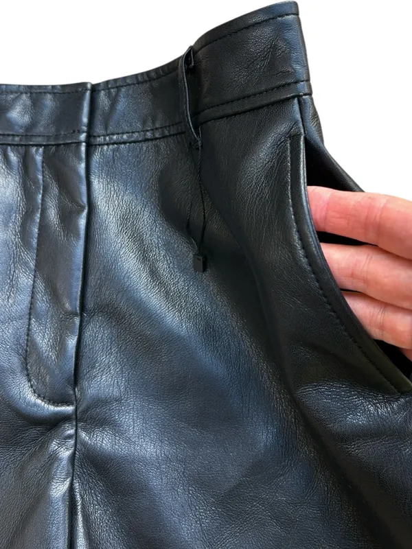 NWOT Aritzia BABATON Faux Leather Shorts Black Size 2 - Image 3