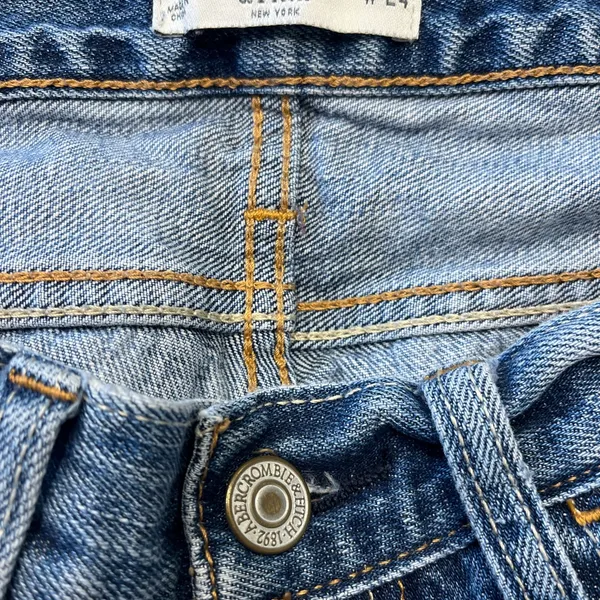 Abercrombie & Fitch Distressed Jeans Size 00 - Image 3