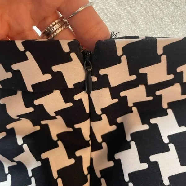 MICHAEL KORS Womens Skirt Black White Houndstooth Pattern Mini Size‎ 2 - Image 2