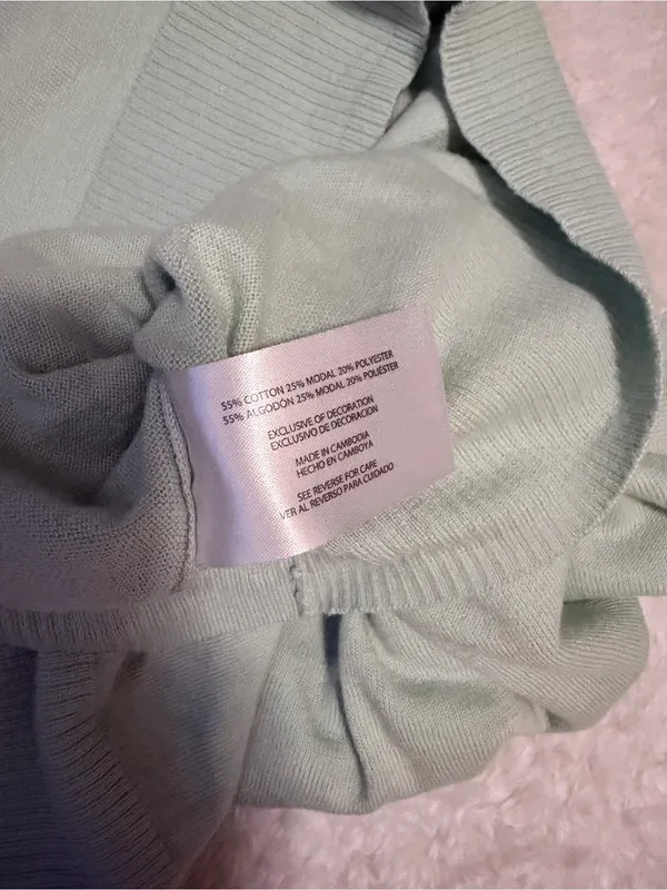 5/$30 🎈 Gap medium mint green v neck sweater - Image 7