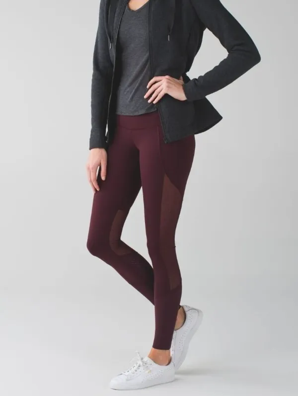 Lululemon Barre Star Pant in the Bordeaux Drama Size 6 - Image 2