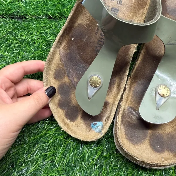 Birkenstock Gizeh Patent Khaki Sandals - Image 3