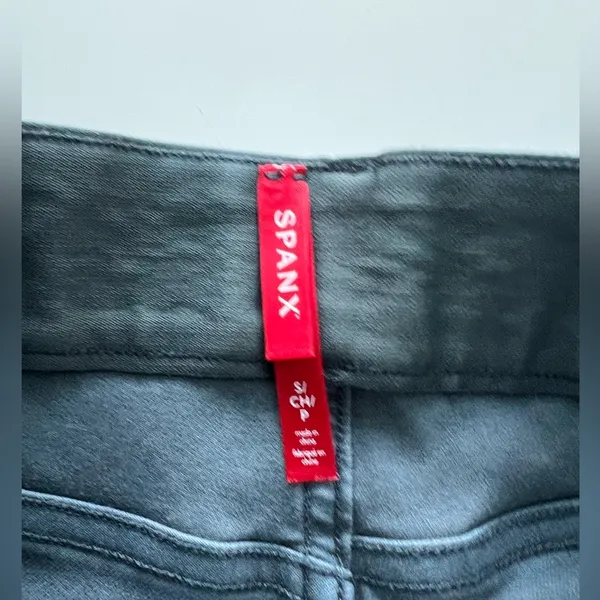 Spanx 20318R Stretch Twill Shorts S - Image 4