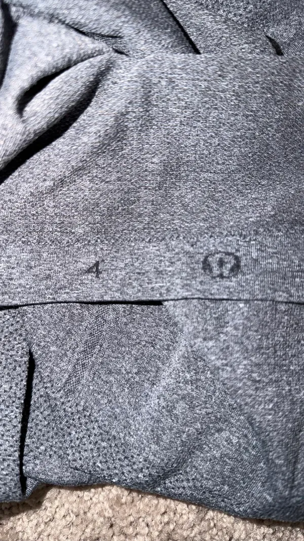 Lululemon Swiftly Tech Long Sleeve Hip Length Size 4 - Image 4
