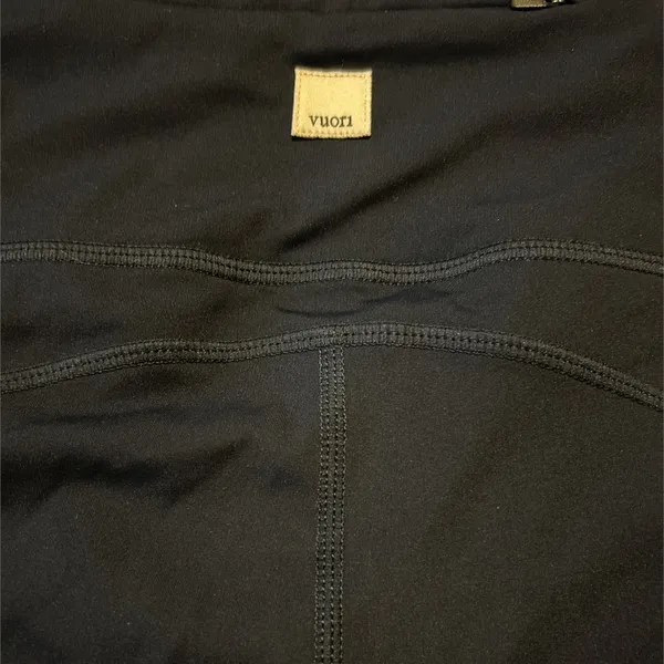 VUORI STRIDE LEGGINGS. NAVY BLUE GUC. Waist 14”, length 34”, inseam 24” - Image 3