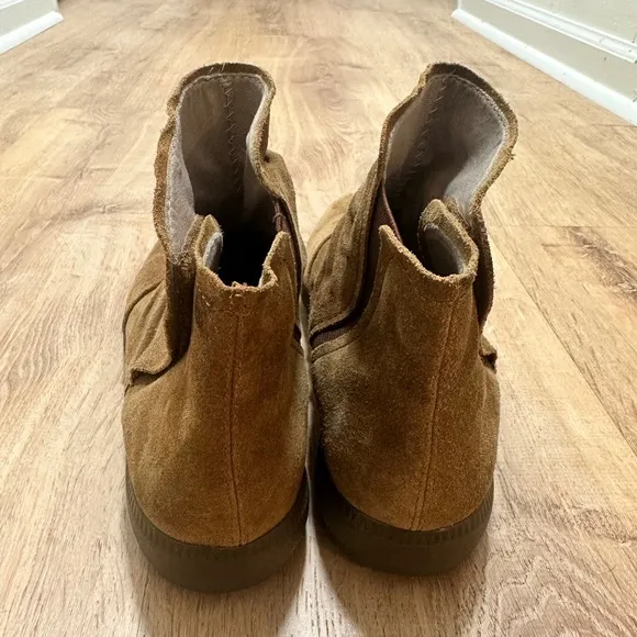 MUNRO | Women's‎ Scout Brown Suede Ruched Ankle Boots - Image 5
