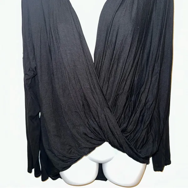 21Saints long sleeve high-low V-neck long sleeve shirt in black new size large - Image 12