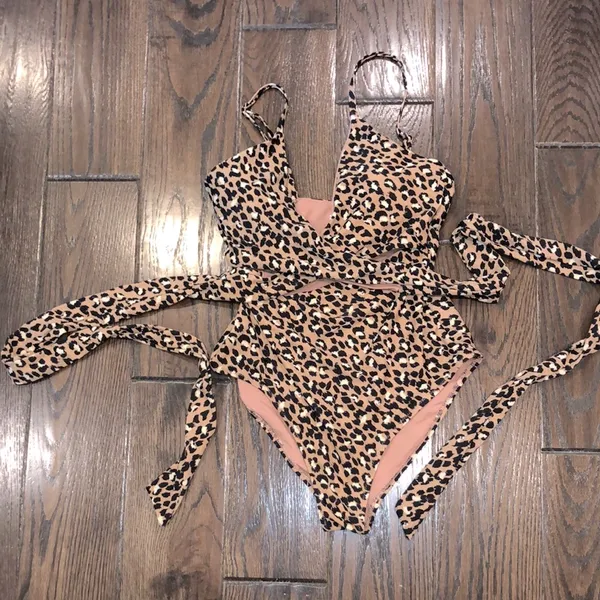 Aerie leopard print one piece swimsuit size medium - Image 3