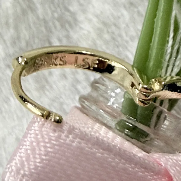 ✨ Kendra Scott x LoveShackFancy Heart Gold Convertible Huggie Earrings - Image 4