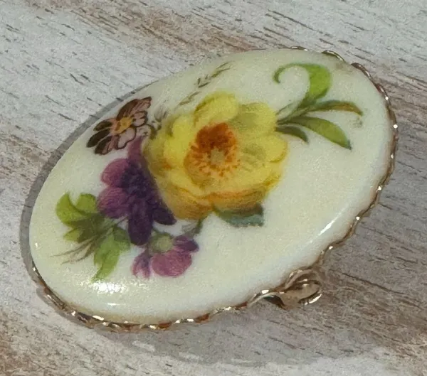 Vintage Estate Womens Glass Floral Brooch Pin Statement Piece Metal Back 1.7” - Image 4