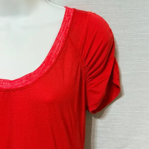 Lululemon Red Ruched Puff Sleeve Activewear Top Adjustable Hem Scoop Neck Small - Image 3