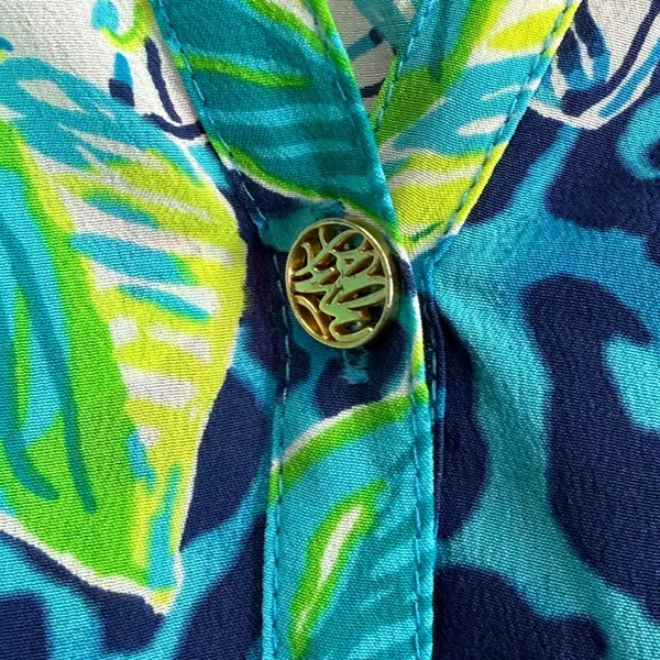 Lilly Pulitzer Elsa Blouse‎ Womens Medium Blue Silk Leopard Floral Smocked Top - Image 5
