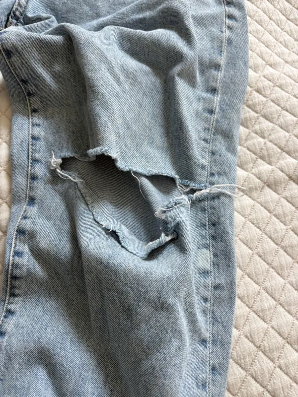 H&M Jeans Ripped - Image 2