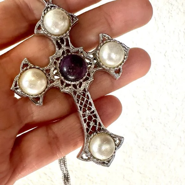 Sarah Coventry crusader cross pendant necklace - Image 11