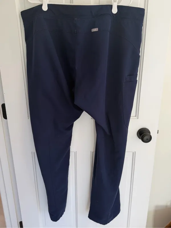 FIGS Technical Collection Women’s XXL Tall Navy Cargo Scrub Pants - Image 3