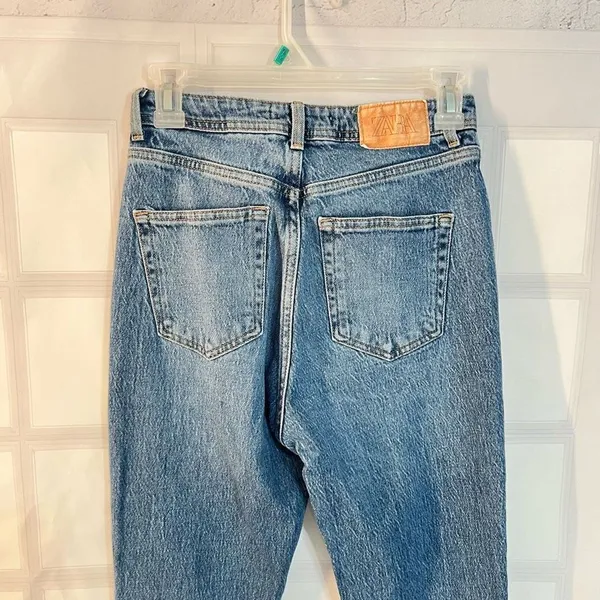 Zara high waisted button fly slit leg frayed hem size 2 - Image 7