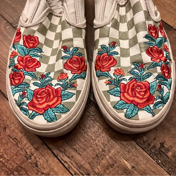 VANS DX‎ Rose 🌹 Embroidery Sneakers - Image 3