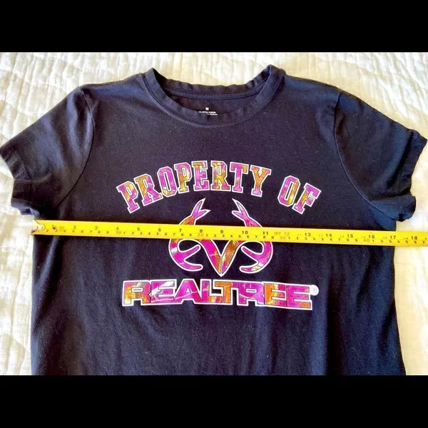 REALTREE "Property of Realtree" Camo Pink/Black Short Sleeve Sz Medium TShirt. - Image 2