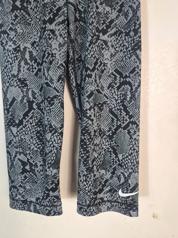 Nike Pro Heights Vixen Capri Leggings XS - Image 3