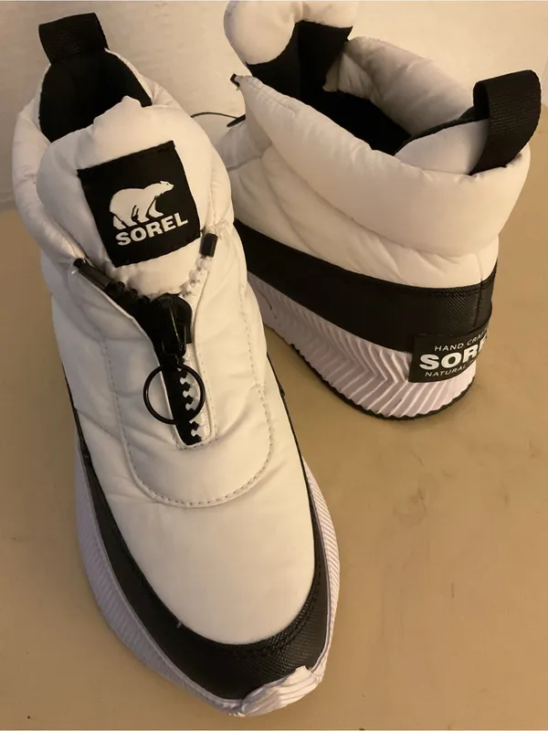 Sorel women white puffy nylon platform Out N About III waterproof boots U S 7 - Image 2