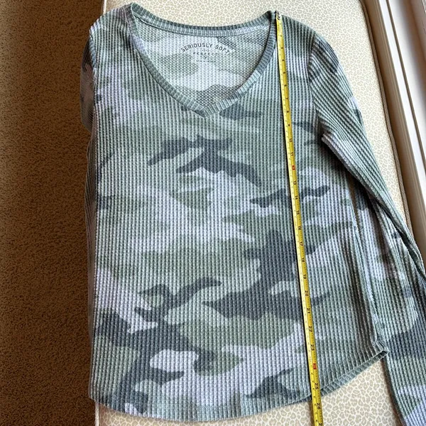 AERO Seriously Soft Perfect V Long Sleeve Green Camo Waffle Top size L - Image 8