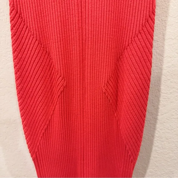 En Saison Tera Ribbed Knit Bodycon Vacation Midi Dress in Tomato Red Size Small - Image 3