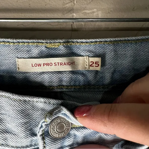 Levi's Lo Pro Straight Light Blue Distressed Slouchy‎ Mid Rise Denim Jeans - Image 8