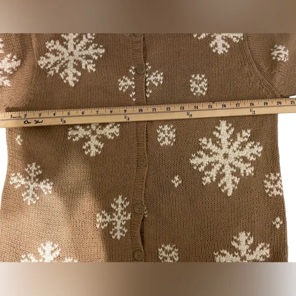 EDDIE BAUER Tan/White Snowflake Design Knit Button-Down Cardigan - Size Medium - Image 5