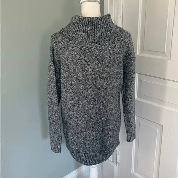 Old‎ Navy Gray Slouchy Turtleneck Sweater Size medium - Image 3