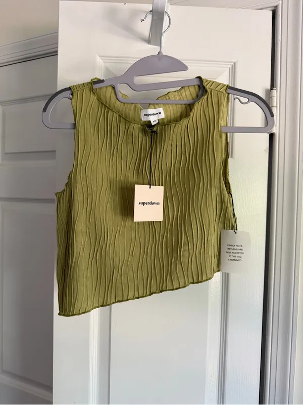 Superdown Eleanor Asymmetrical Cutout Crop Top Olive Green XS NWT Revolve - Image 3