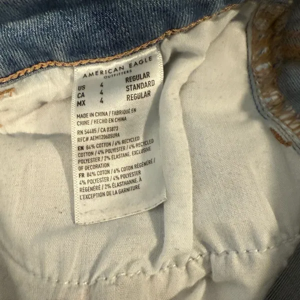 American Eagle High Rise Distressed Jegging 4R Light Wash. - Image 5