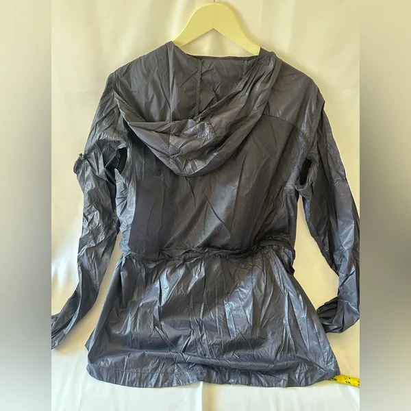 Fabletics Women’s Kali Run Jacket Size M Hooded Packable Lightweight Nylon Vent - Image 6