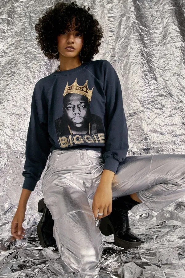 DAYDREAMER Biggie/Notorious B.I.G. Gold Crown Raglan Crew Sweatshirt in Vintage Black - Image 2