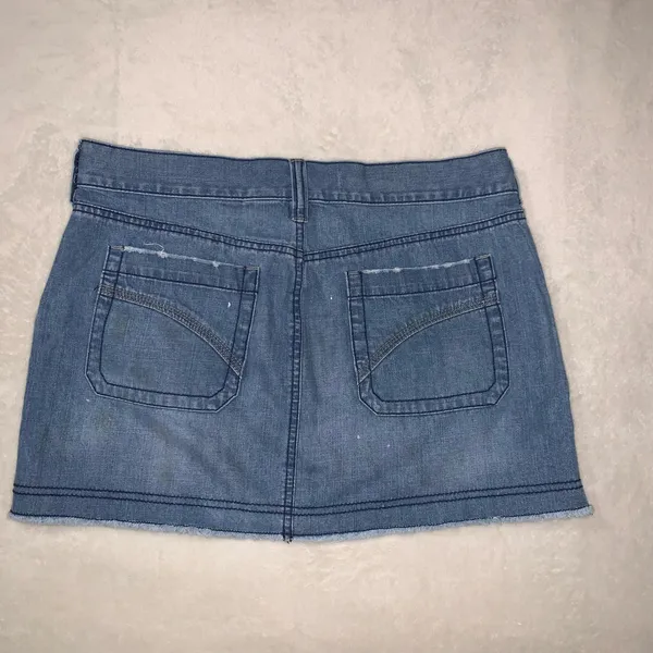 Old Navy Y2K mini skirt distressed splattered frayed hem ultra low waist 8 - Image 2