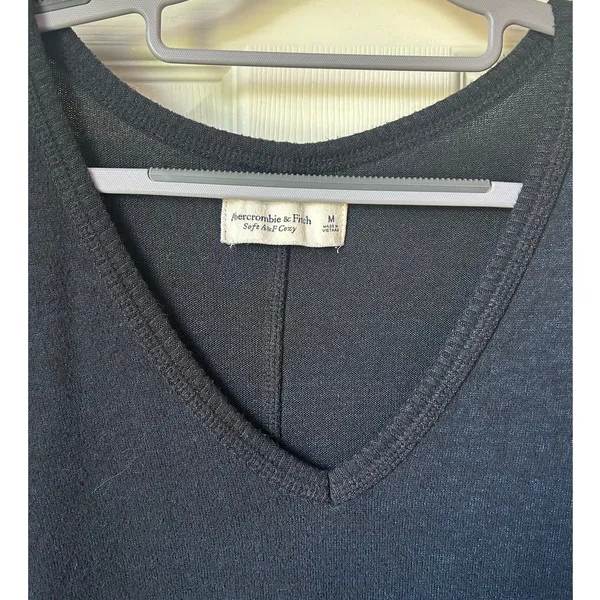 Abercrombie & Fitch Soft A&F Cozy Black Long Sleeved V Neck Tee - Medium - Image 2