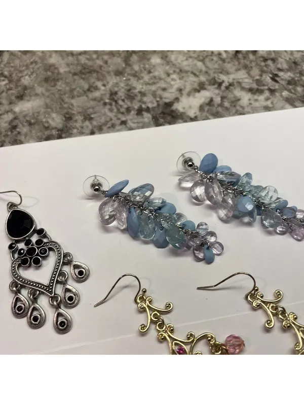 Lot Of 4 Beaded Pierced Earrings Dangle Mix Bead - Image 10