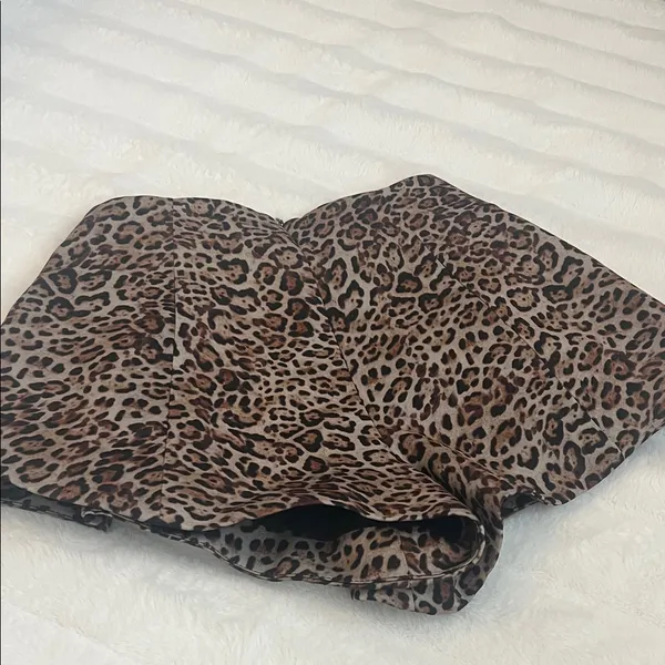 Zara High Waist Leopard Print Shorts - Image 3