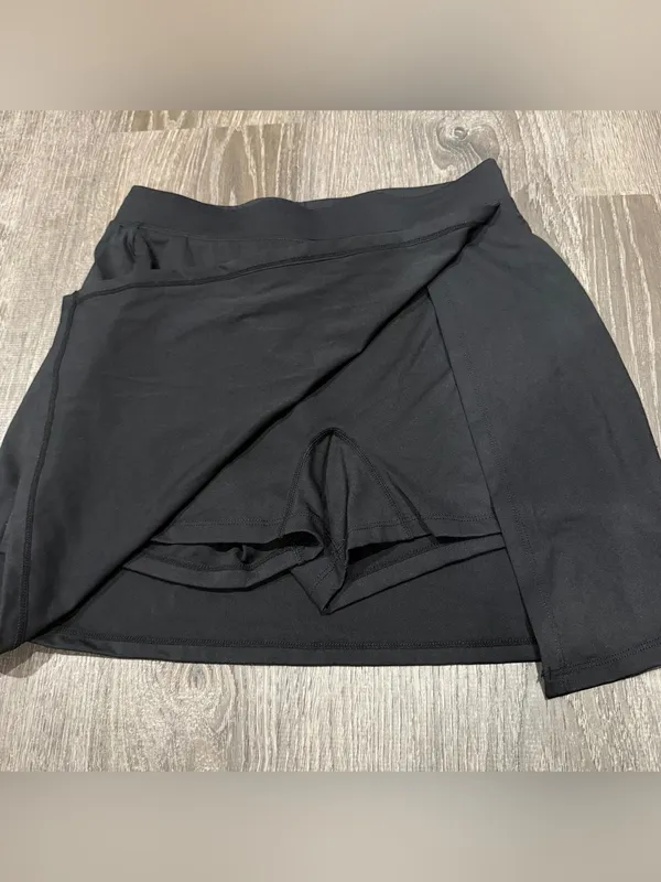 NWOT Halara Black Skort - Image 3