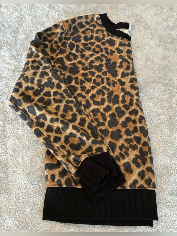 Women's No Boundaries Leopard Print Long Sleeve Sweatshirt - Brown/Black Size M - Image 4