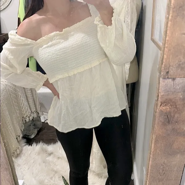 Umgee Off-Shoulder Cream boho Top size large - Image 2
