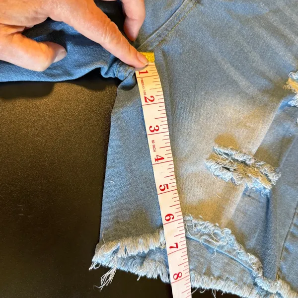 Denim Shorts Medium (Sz 8-10) Distressed NWOT Frayed Hem Light Wash - Image 5